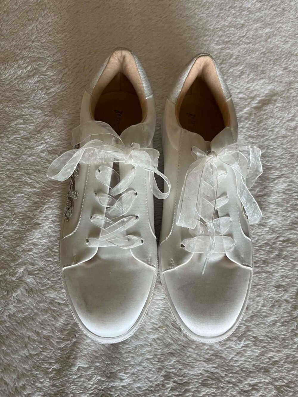 Betsey Johnsons Women's Kane Bride Lace Up Sneakers size 9M